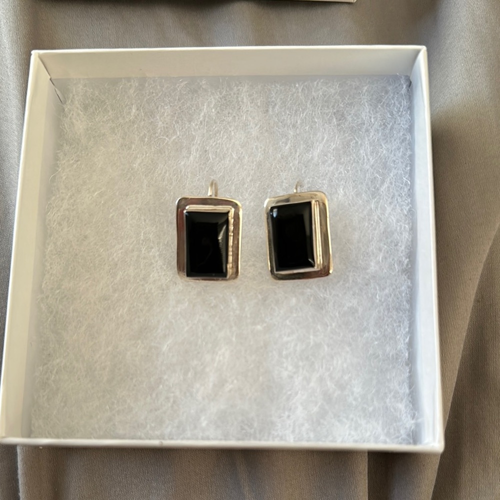 Vintage 925 Mexico Elegant Black Stone Sterling Silver Drop Earrings.